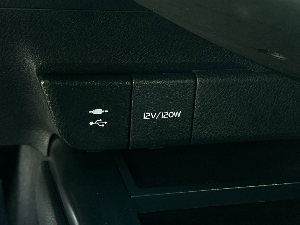 Used 2019 Toyota Camry SE image 25