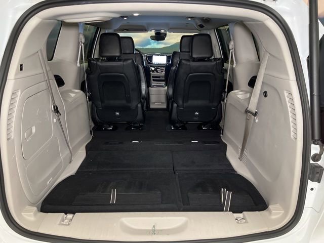 Used 2024 Chrysler Pacifica Select image 59
