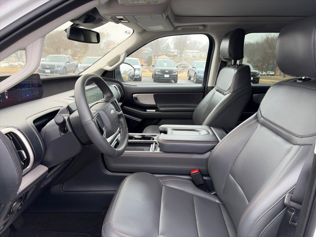Used 2025 Ford Expedition Active image 9