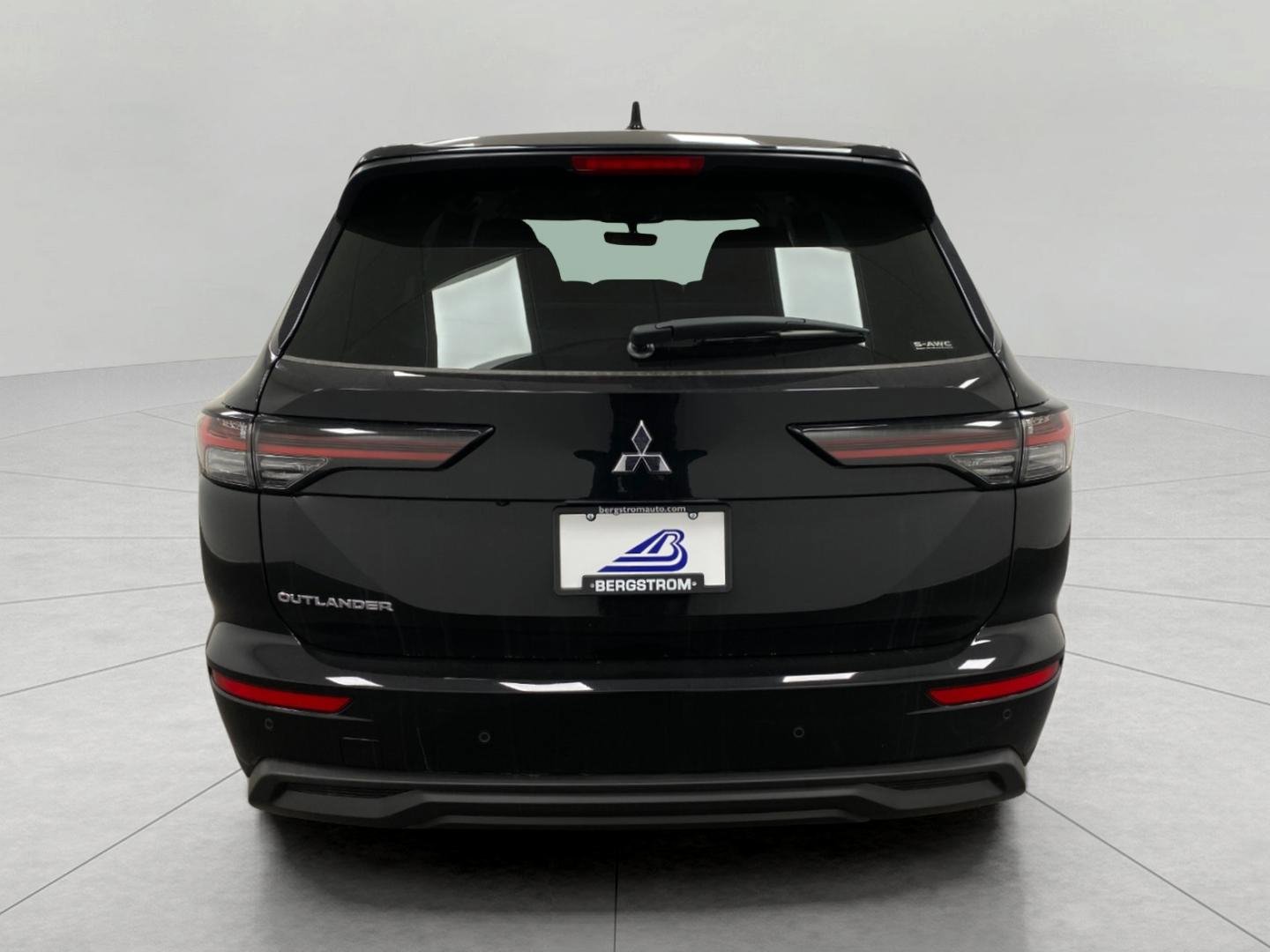 New 2026 Mitsubishi Outlander ES image 4