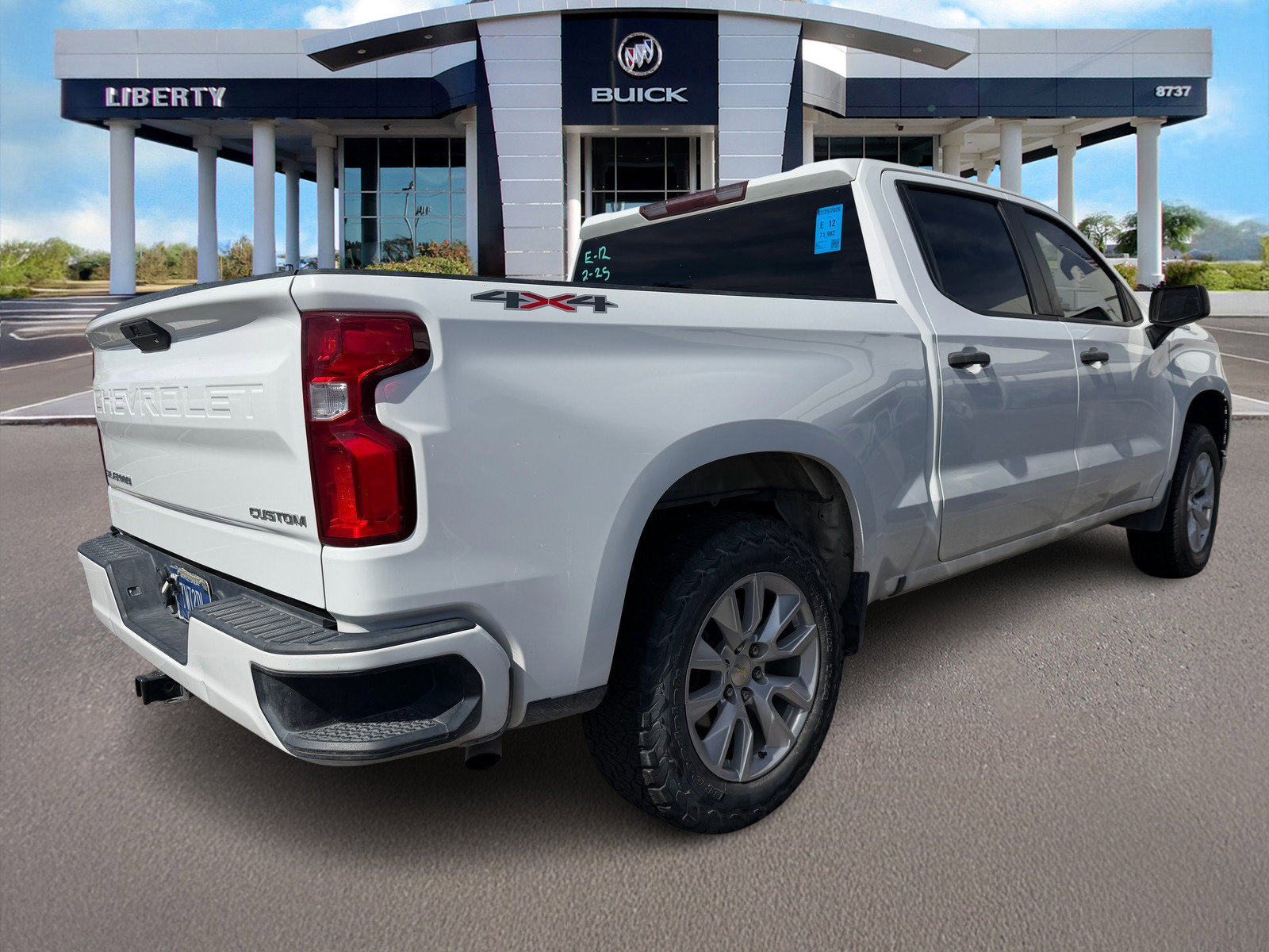 Used 2021 Chevrolet Silverado 1500 Custom image 2