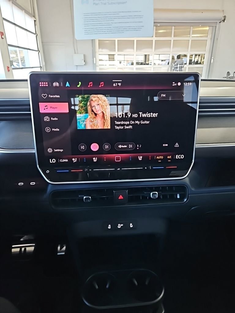 Used 2025 Volkswagen ID. Buzz Pro S Plus image 30