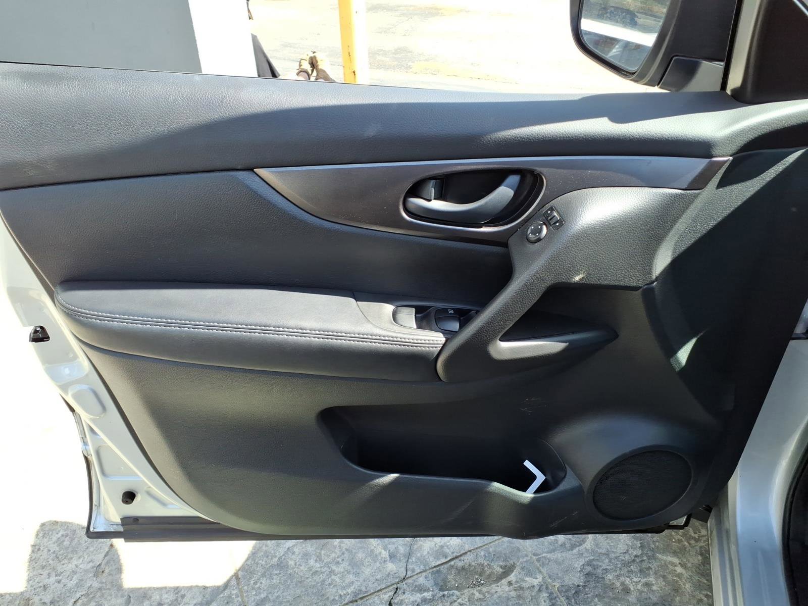 Used 2018 Nissan Rogue Sport S w/ S Appearance Package AWD/4WD image 11