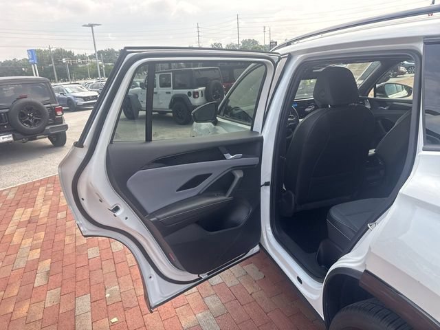 Used 2026 Volkswagen Tiguan SE R-Line FWD image 27