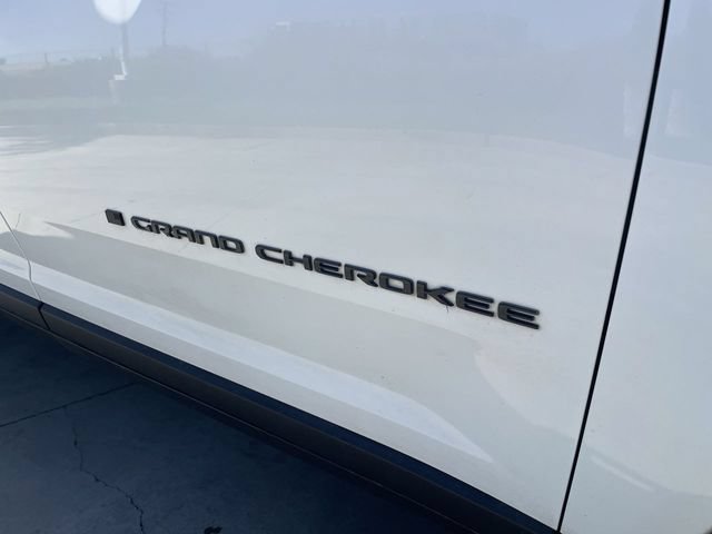 Used 2023 Jeep Grand Cherokee L Laredo AWD/4WD image 31