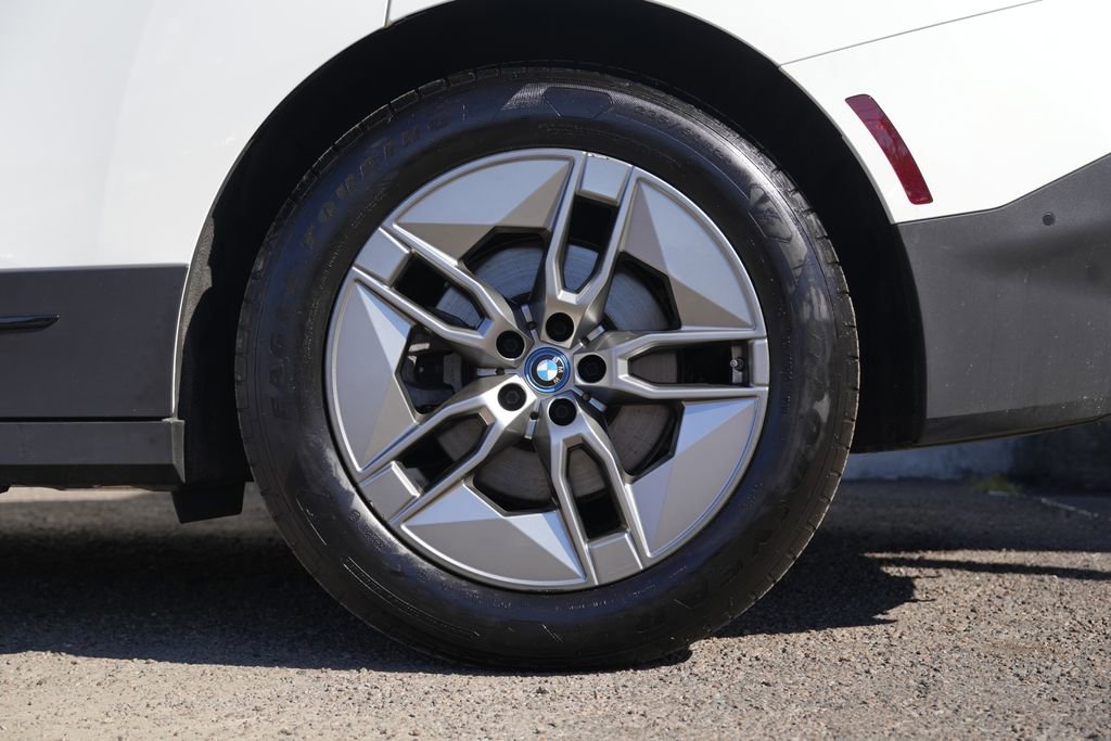 Used 2022 BMW iX xDrive50 w/ Premium Package image 14