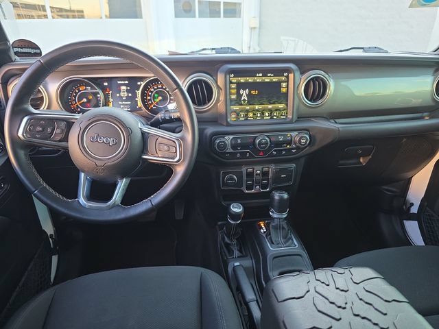 Used 2018 Jeep Wrangler Unlimited Sahara AWD/4WD image 16