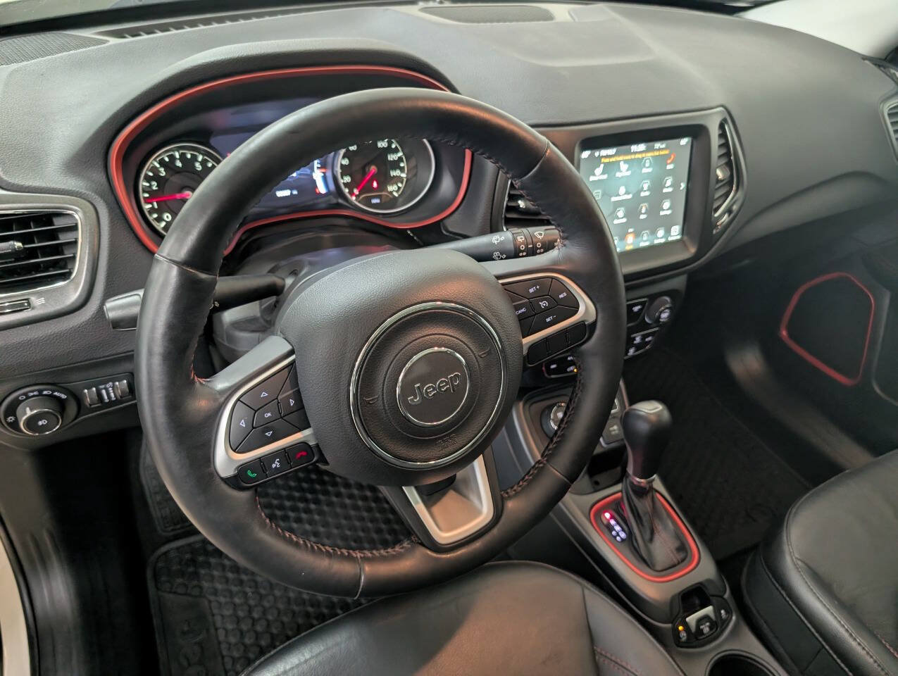 Used 2018 Jeep Compass Trailhawk w/ Navigation Group AWD/4WD image 13