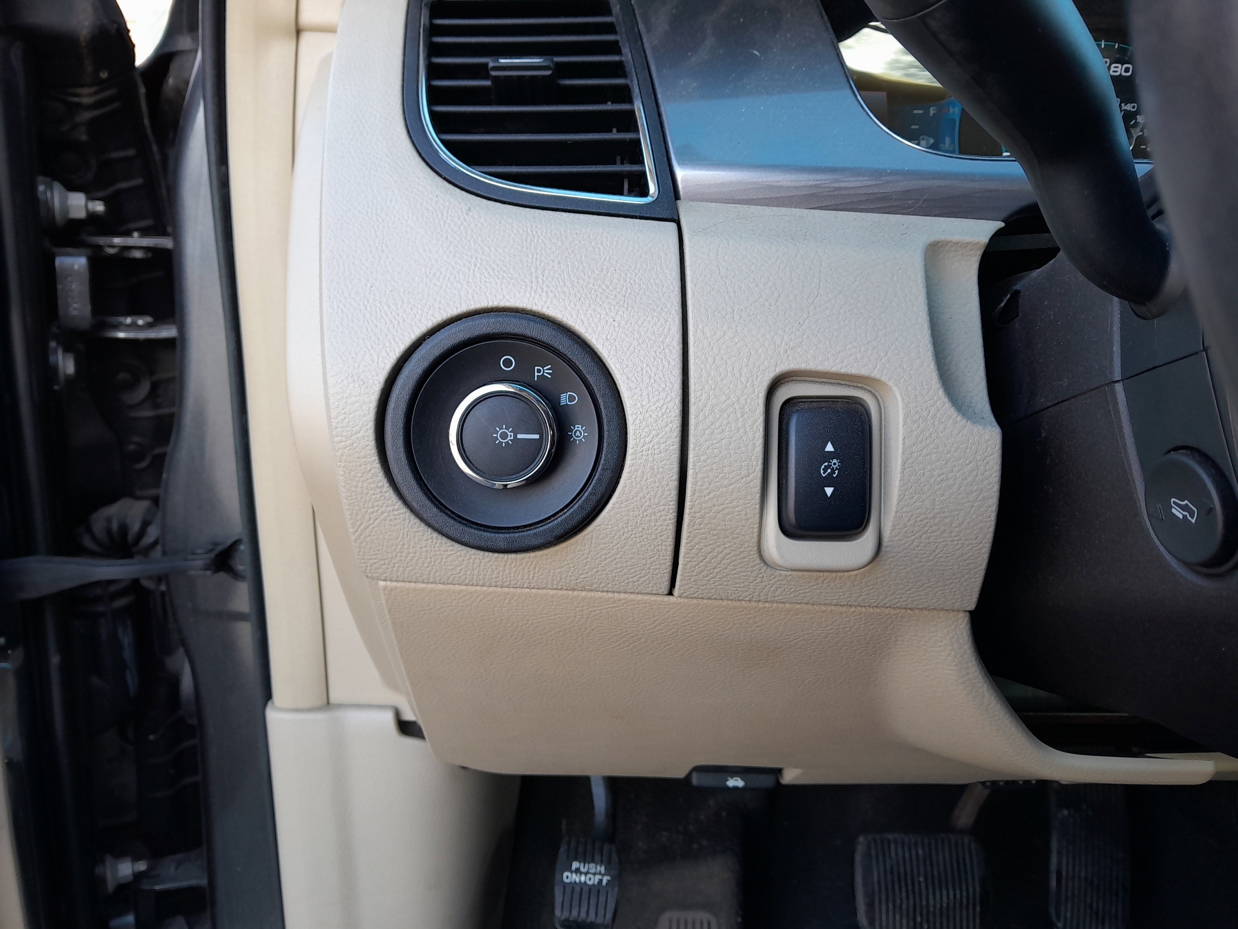 Used 2015 Ford Taurus SEL w/ Equipment Group 201A image 13