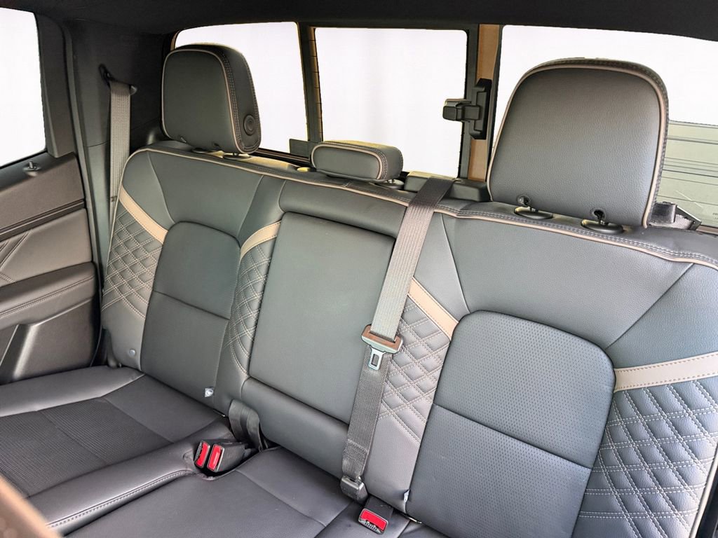 Used 2024 GMC Canyon Denali image 13