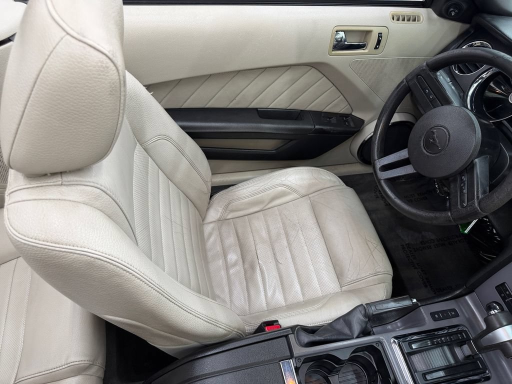 Used 2012 Ford Mustang Convertible RWD image 26