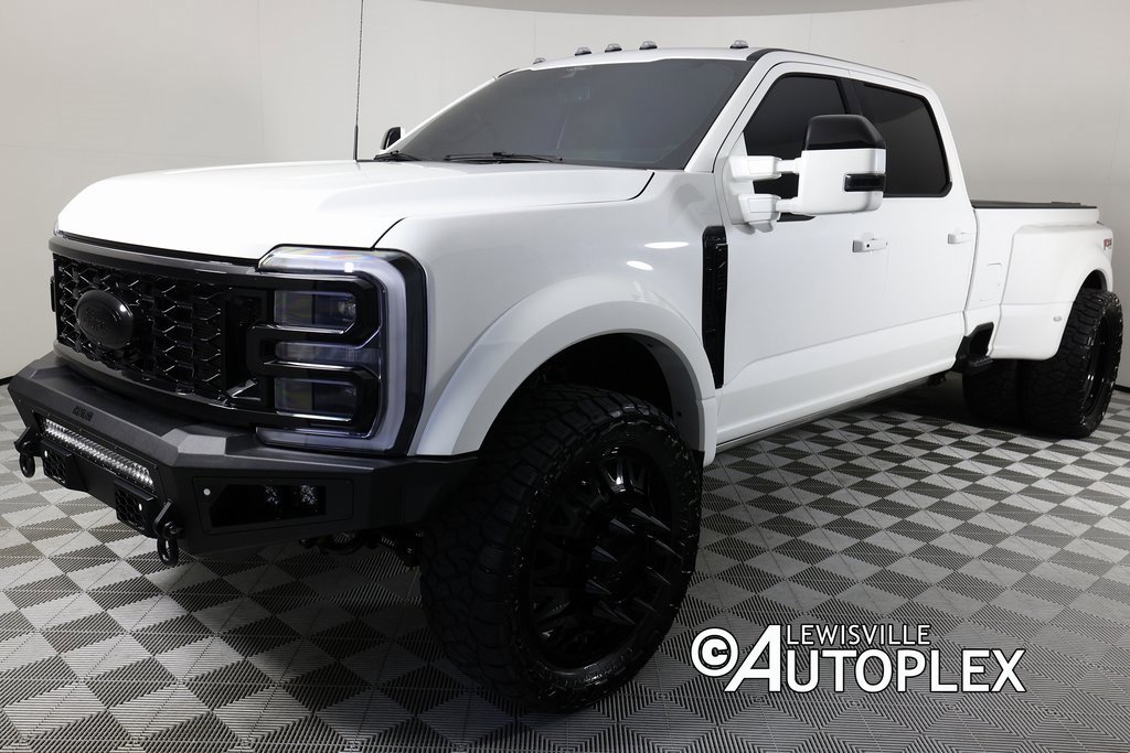 Used 2025 Ford F450 Platinum w/ FX4 Off-Road Package image 2