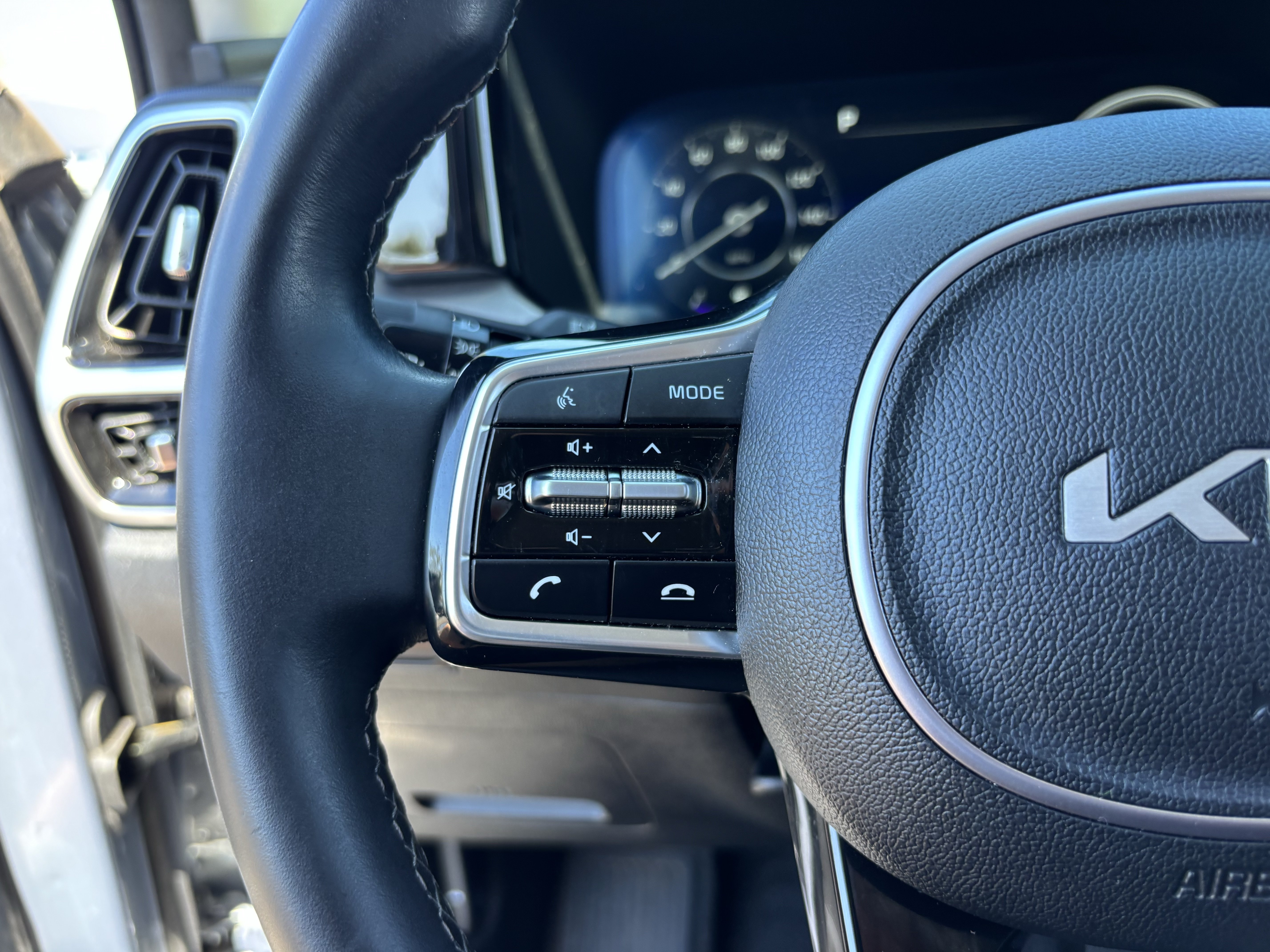 Certified 2023 Kia Sorento SX AWD/4WD image 25