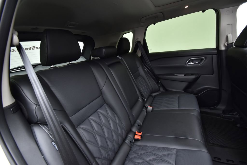 Used 2026 Nissan Rogue Platinum w/ Platinum Premium Package image 26