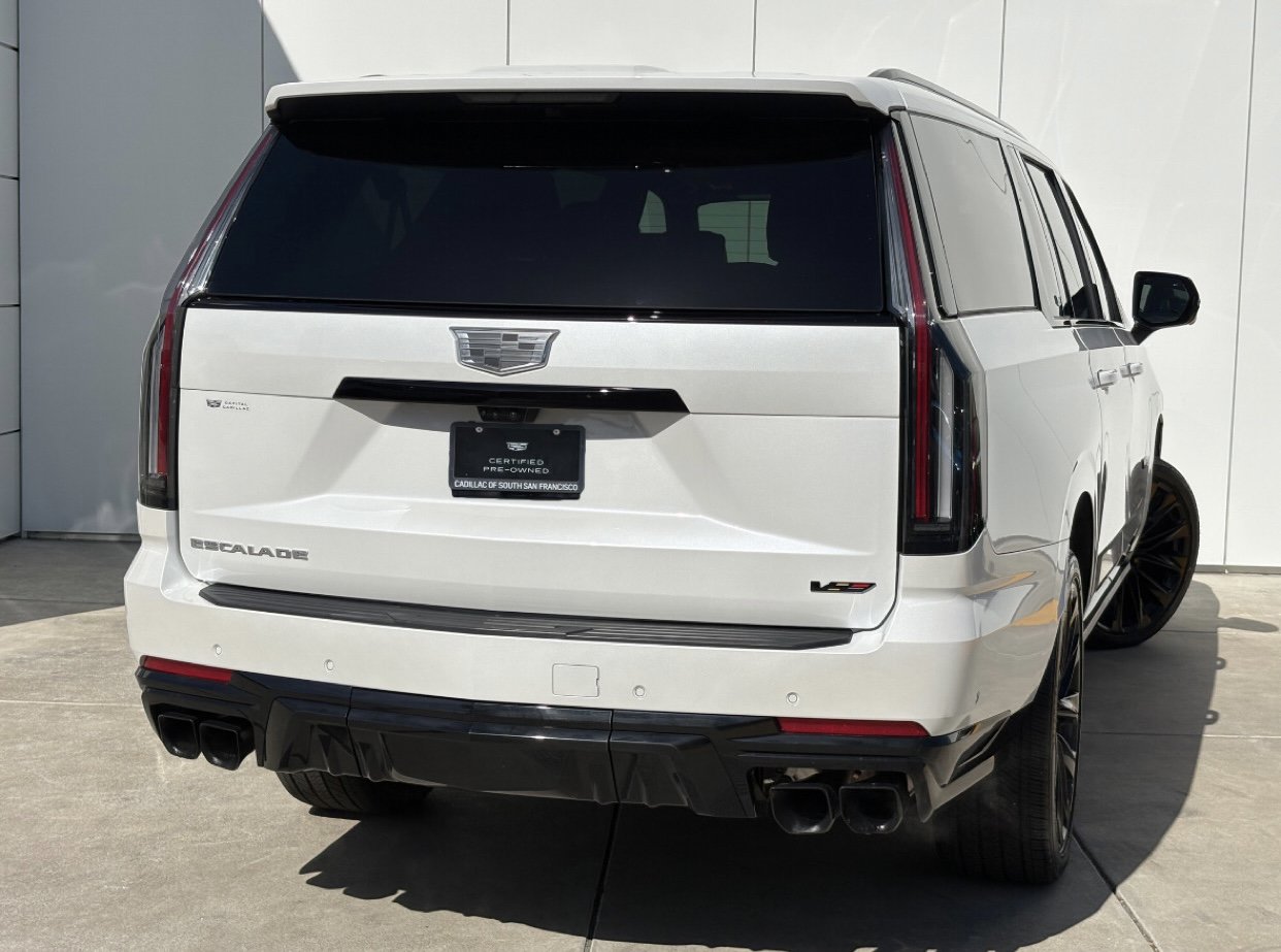 Used 2025 Cadillac Escalade ESV V w/ LPO, ONYX Package AWD/4WD image 6
