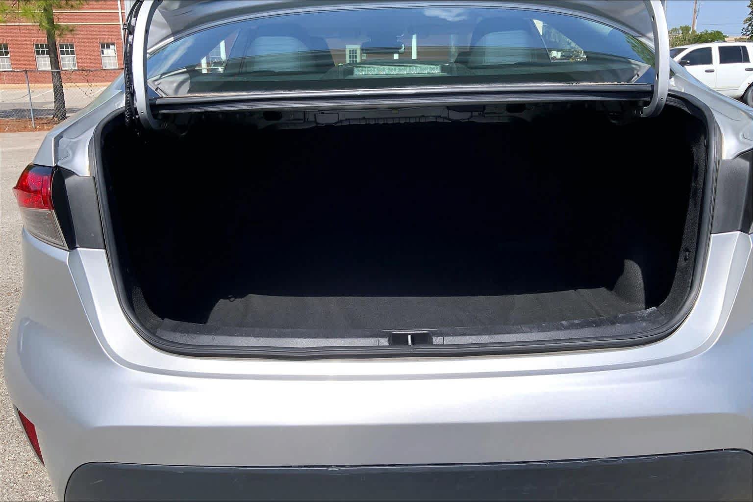 Used 2021 Toyota Corolla LE FWD image 33