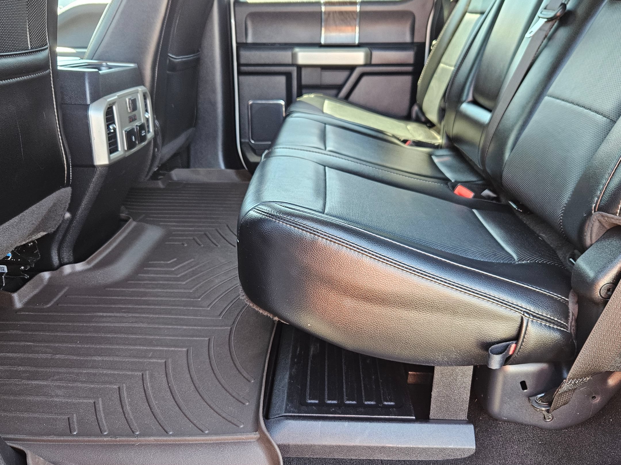 Used 2019 Ford F350 Lariat w/ Lariat Ultimate Package AWD/4WD image 24