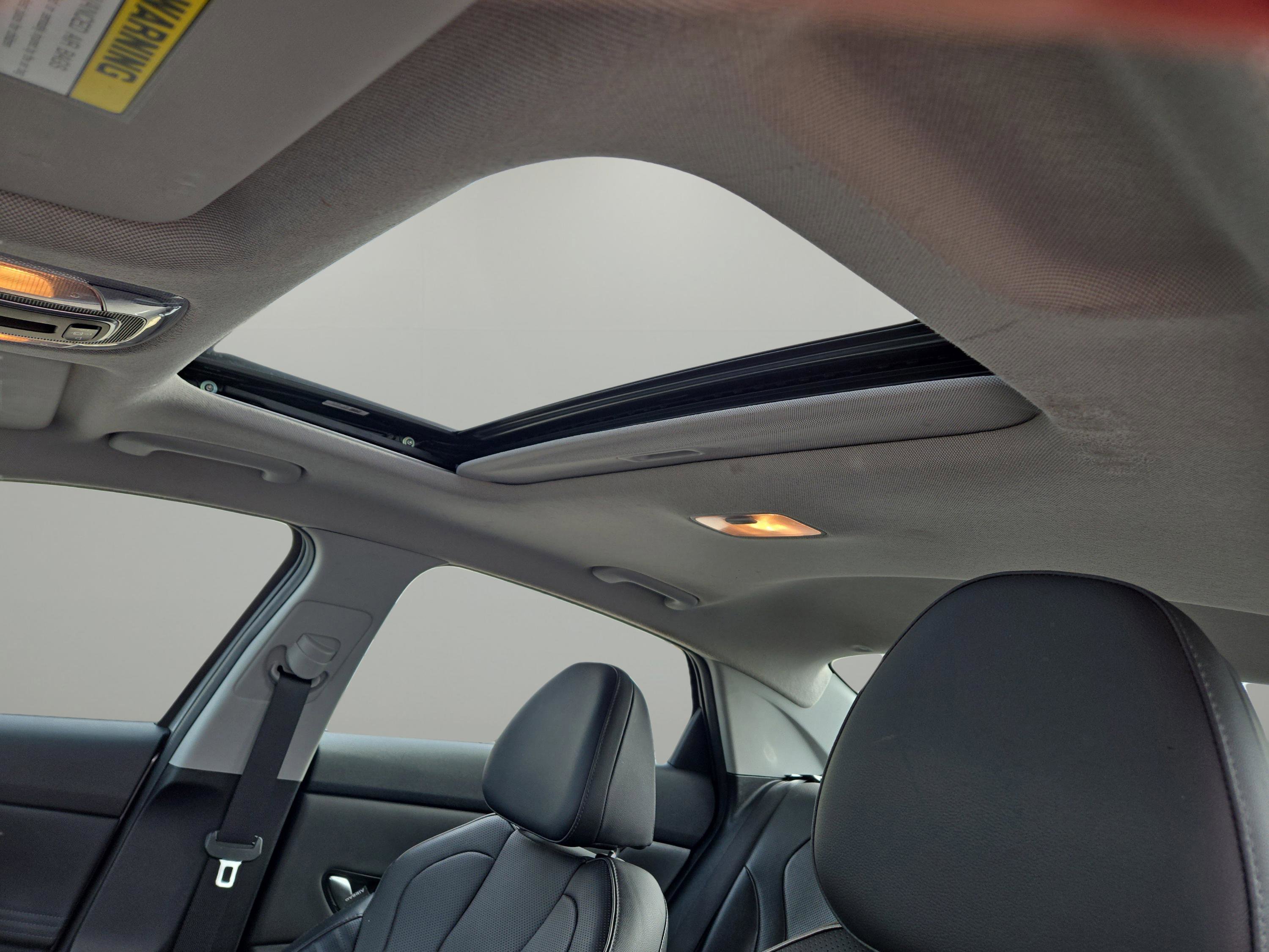 Used 2023 Hyundai Elantra Limited image 17