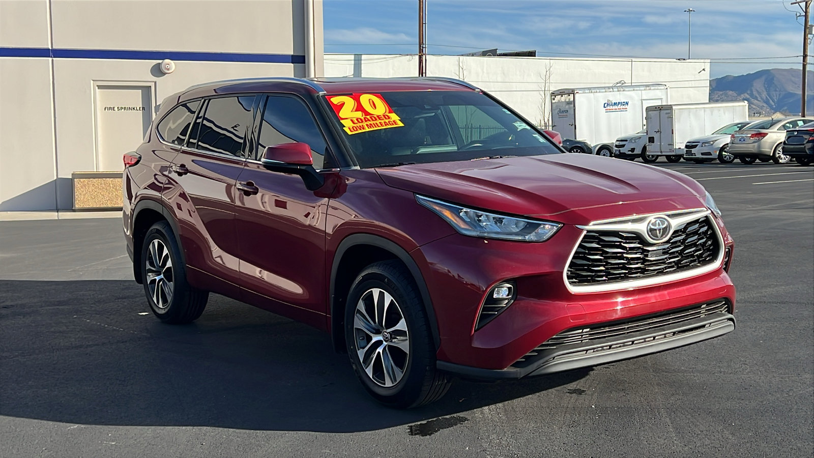 Used 2020 Toyota Highlander XLE image 3