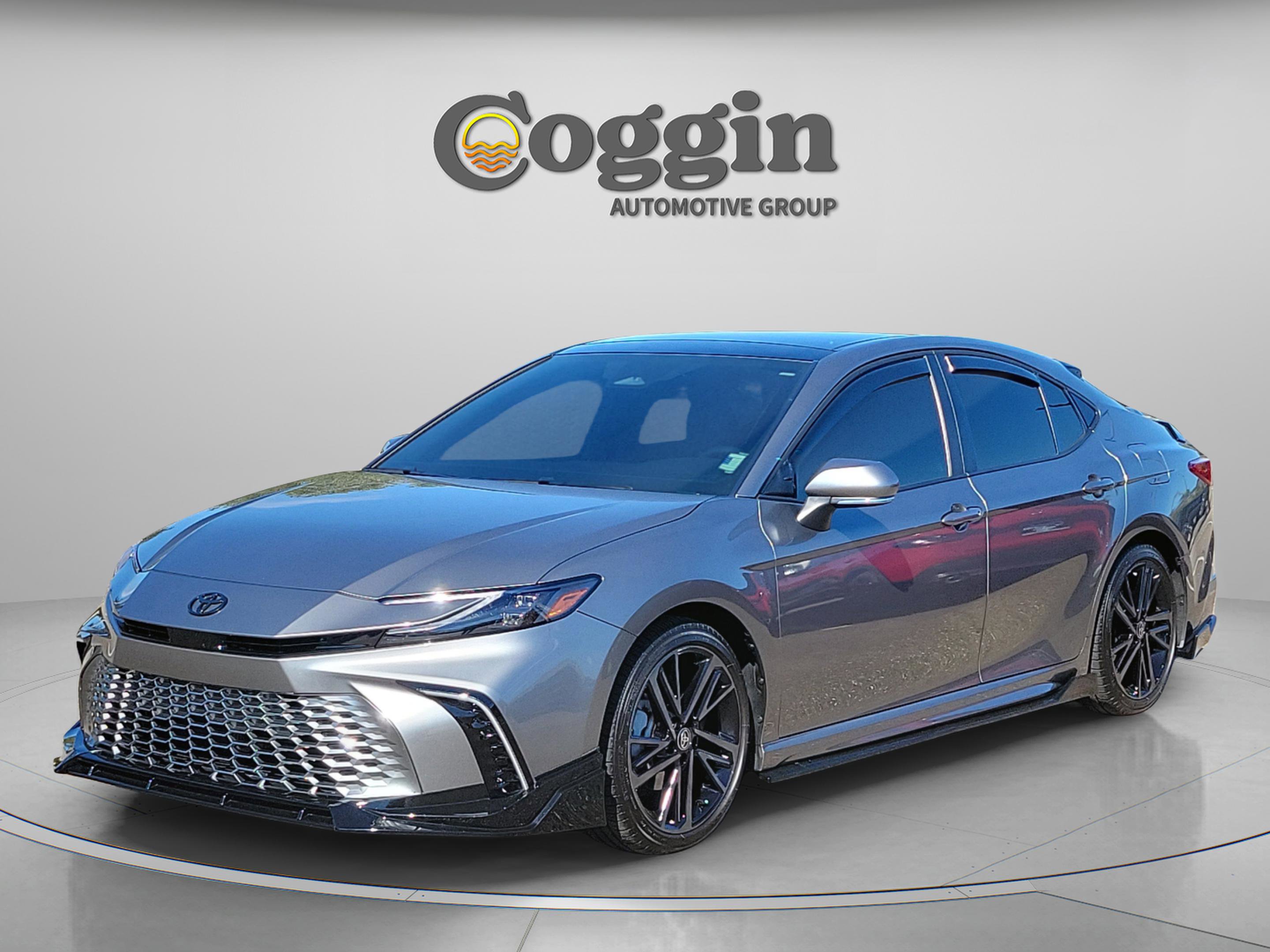 Used 2025 Toyota Camry XSE image 1