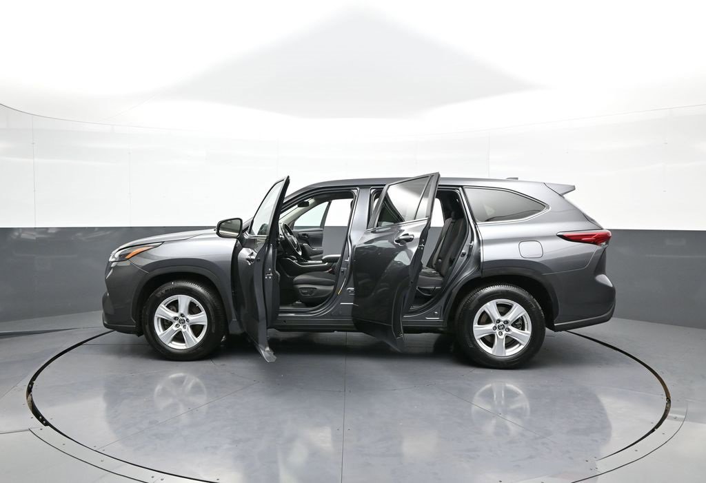 Certified 2023 Toyota Highlander L image 44