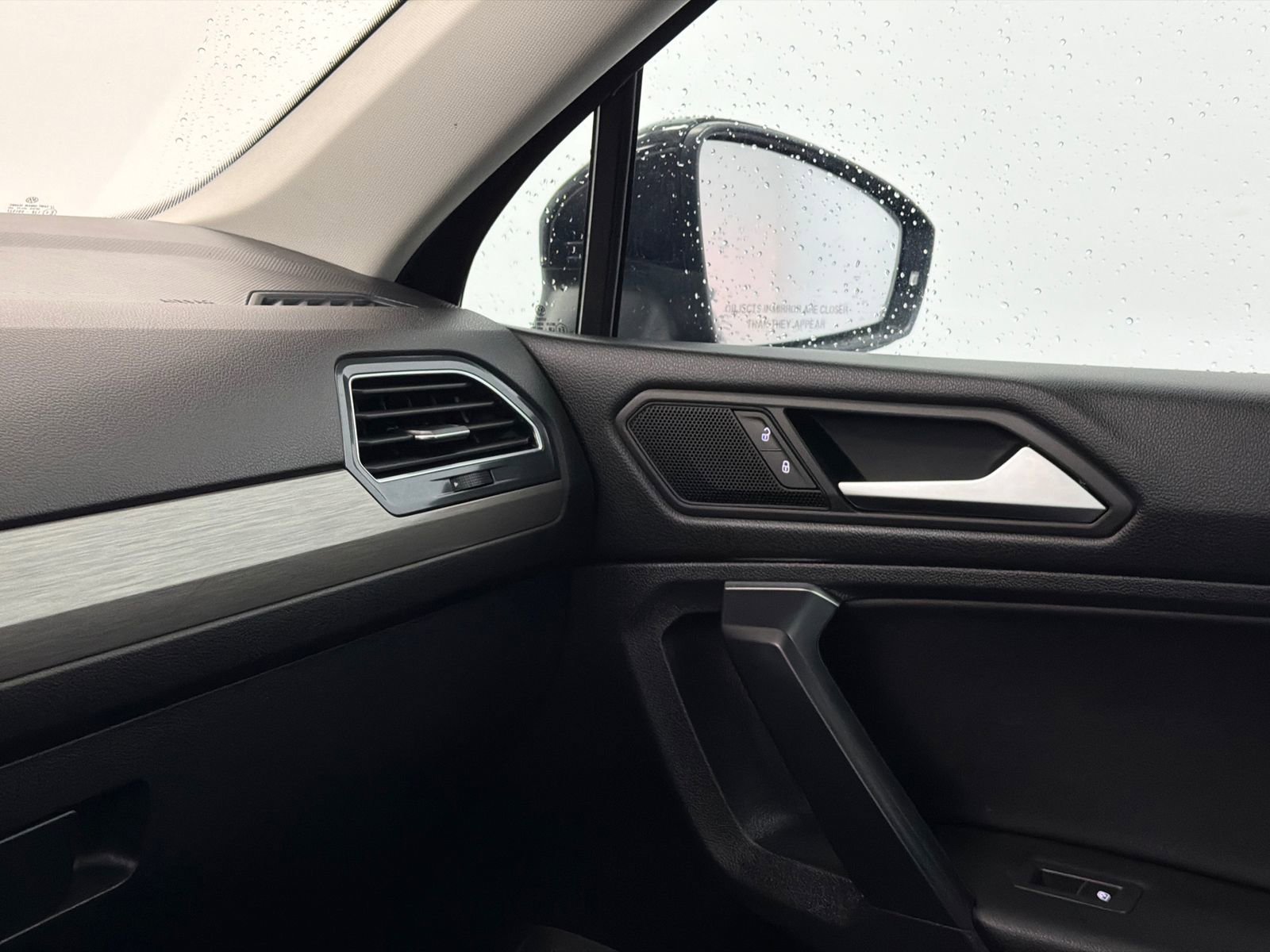 Used 2021 Volkswagen Tiguan SE FWD image 30