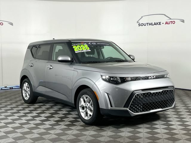 Certified 2025 Kia Soul LX w/ LX Technology Package FWD image 2