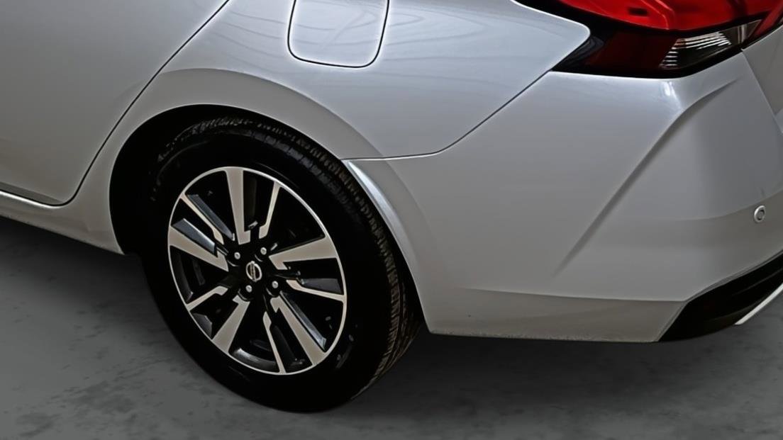 Used 2022 Nissan Versa SV image 9