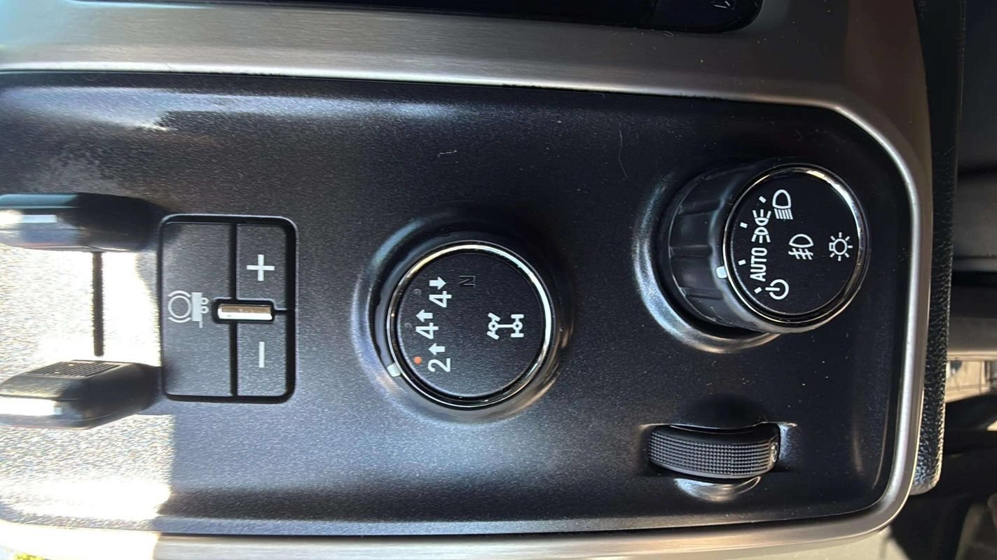 Used 2017 GMC Sierra 2500 Denali AWD/4WD image 13