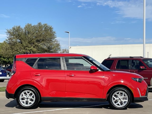 Used 2025 Kia Soul LX w/ LX Technology Package FWD image 3