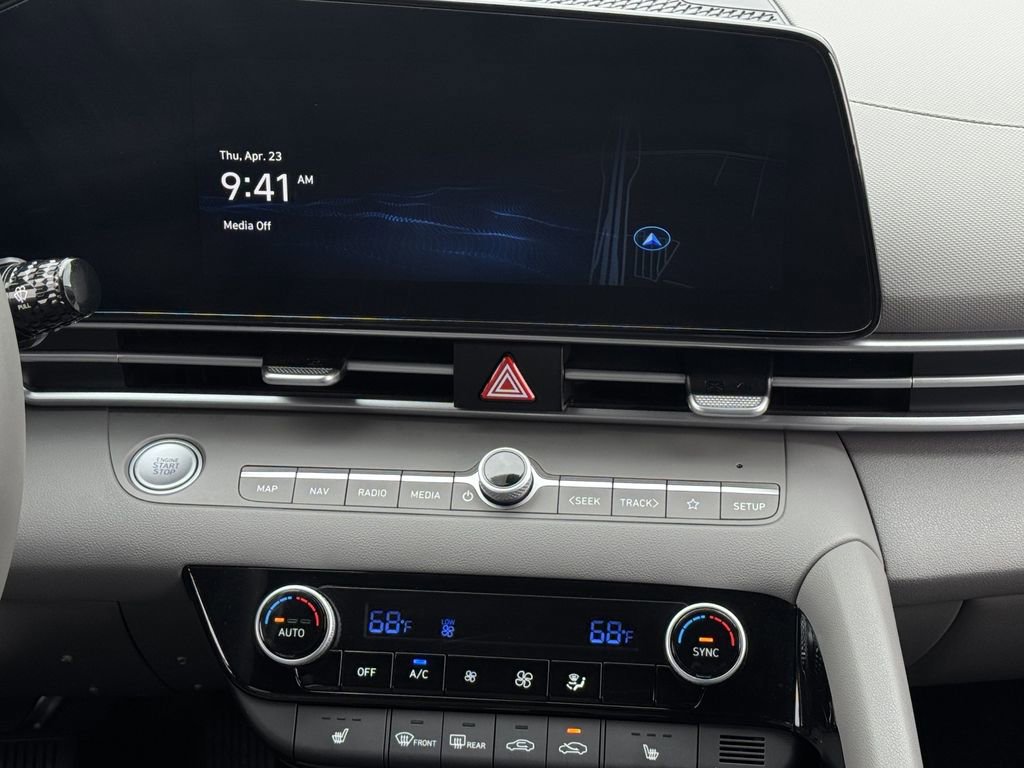 Used 2023 Hyundai Elantra SEL w/ Convenience Package FWD image 16