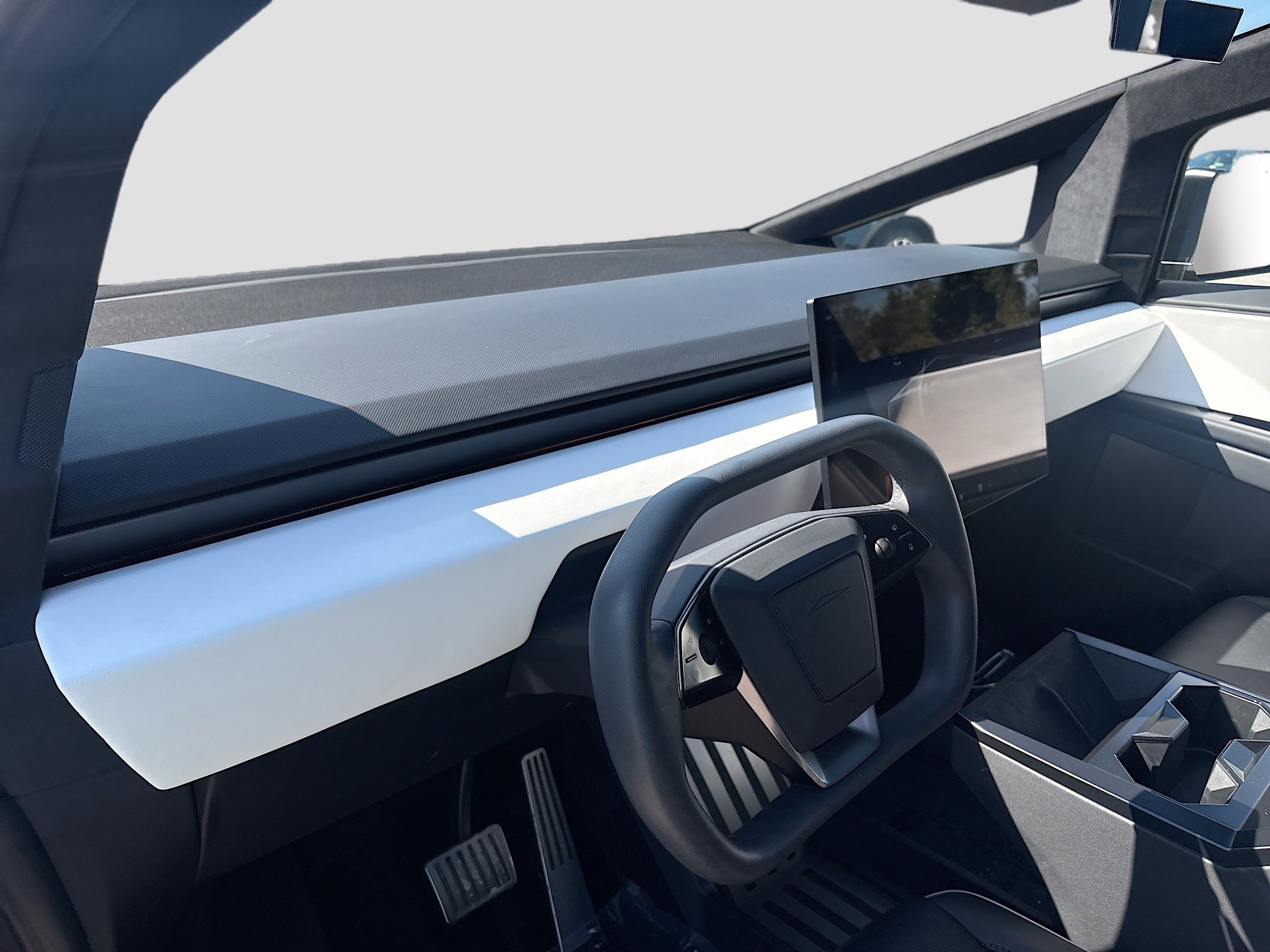 Used 2024 Tesla Cybertruck AWD Crew Cab image 23