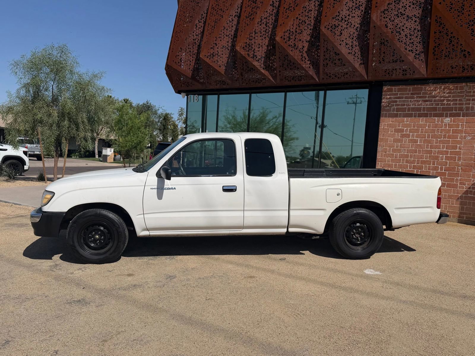 Used 1999 Toyota Tacoma 2WD Xtracab image 2