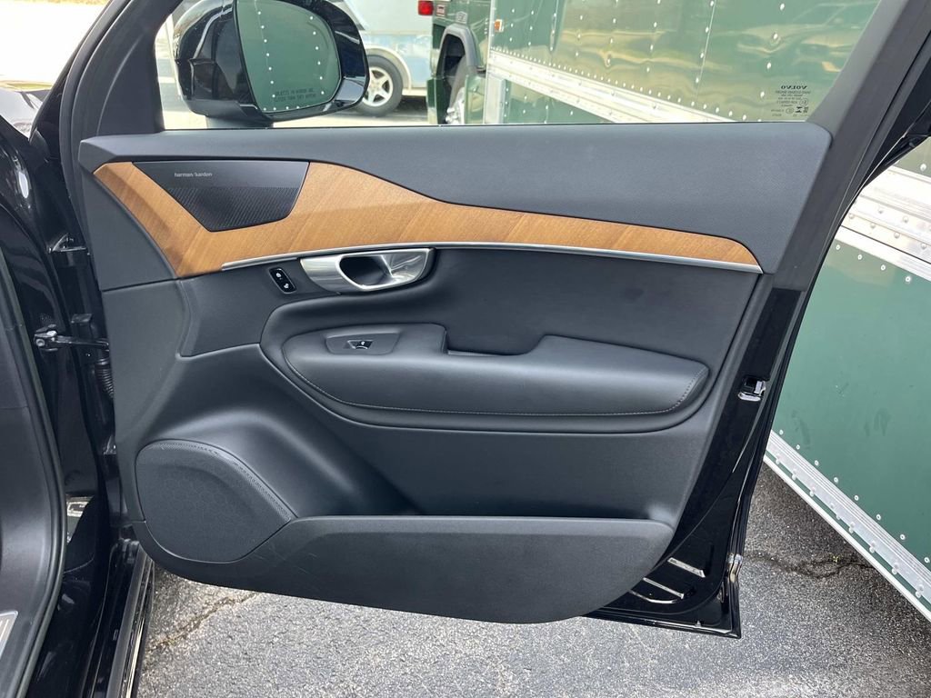 Used 2023 Volvo XC90 B6 Plus w/ Protection Package Premier image 22