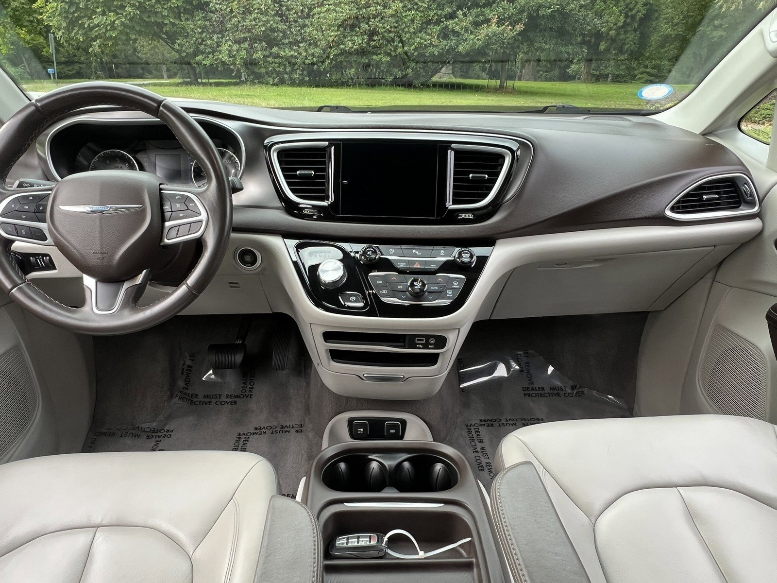 Used 2017 Chrysler Pacifica Touring-L w/ Tire & Wheel Group image 14