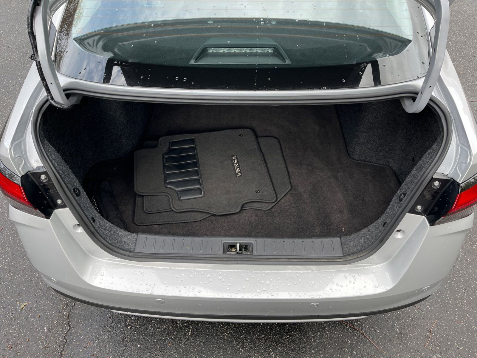 Used 2025 Nissan Versa SV w/ Trunk Package FWD image 29