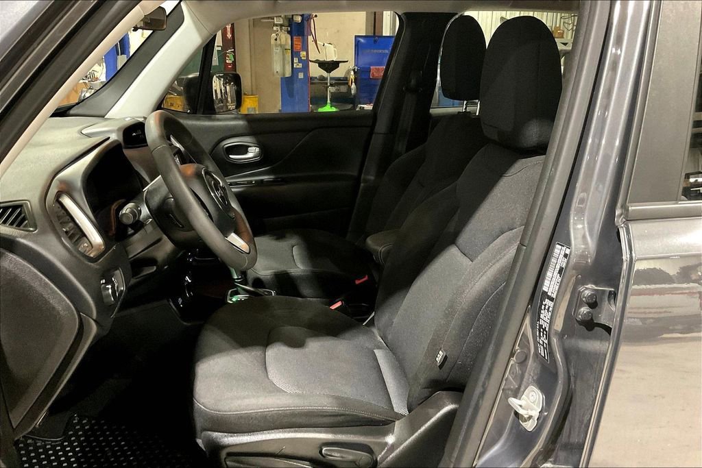 Used 2023 Jeep Renegade Latitude image 23