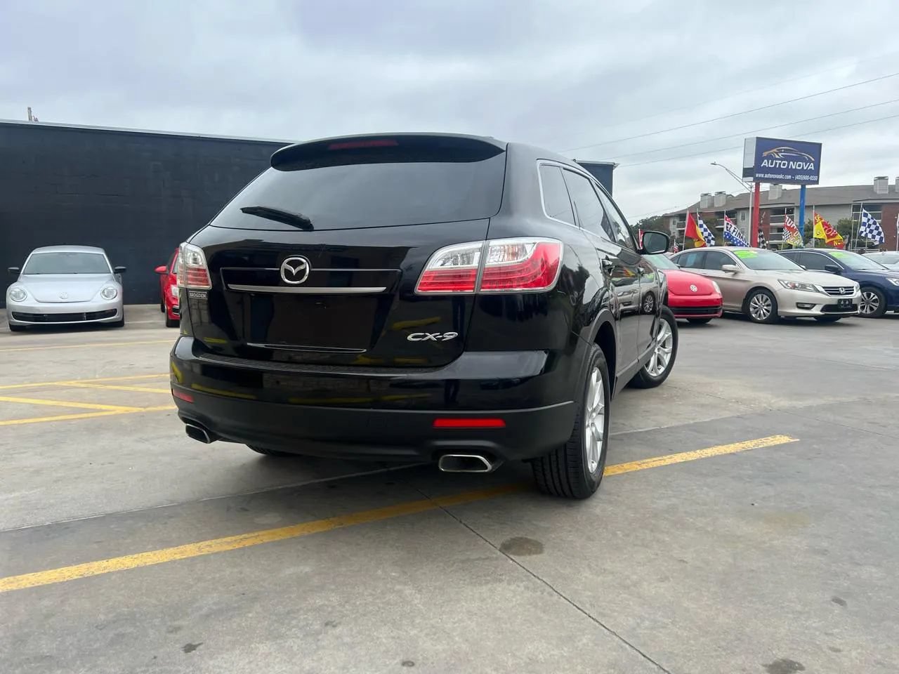 Used 2011 MAZDA CX-9 Touring w/ Moonroof & Bose Audio Pkg FWD image 4