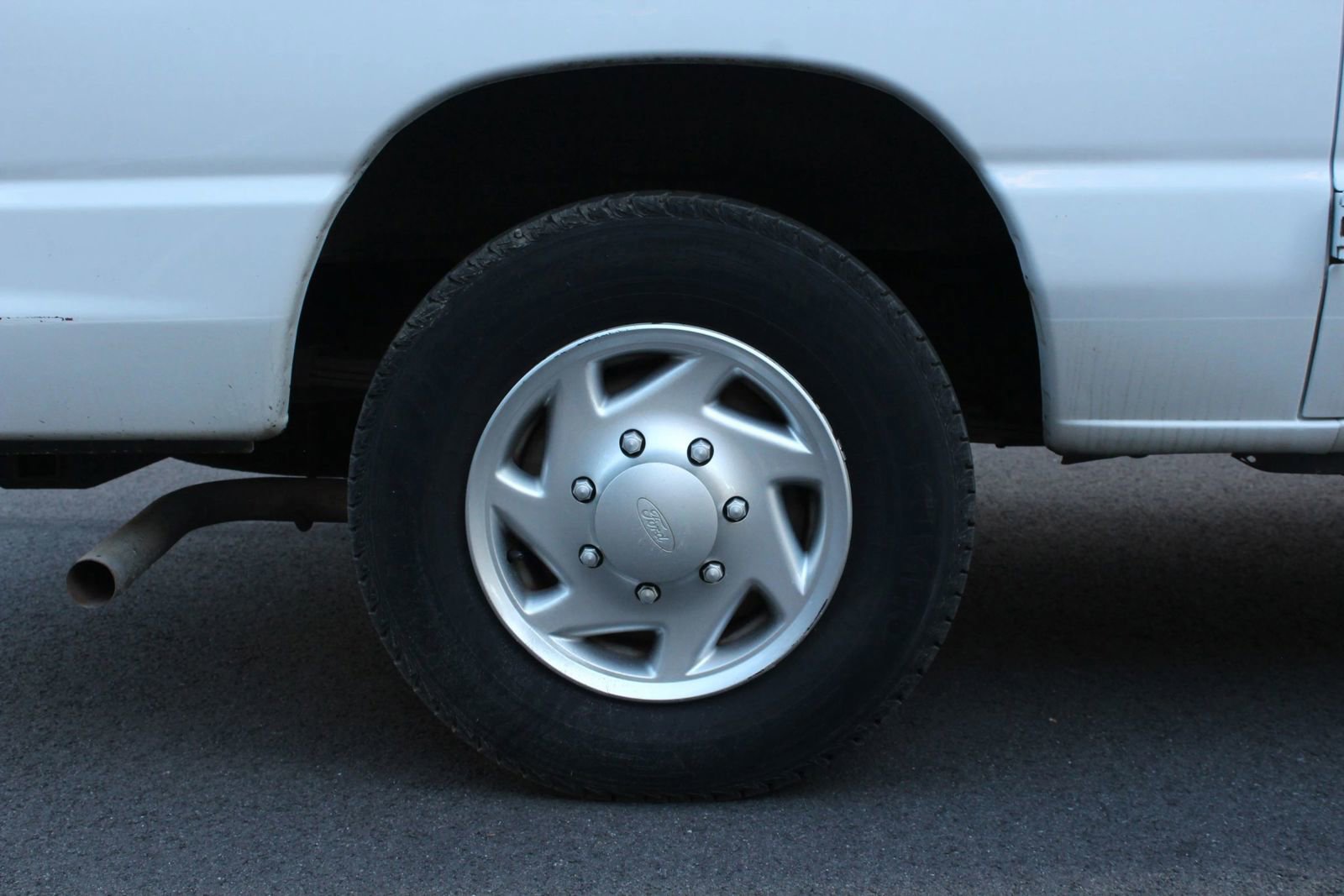 Used 2012 Ford E-150 and Econoline 150 w/ Commercial Cargo Van Pkg RWD image 5