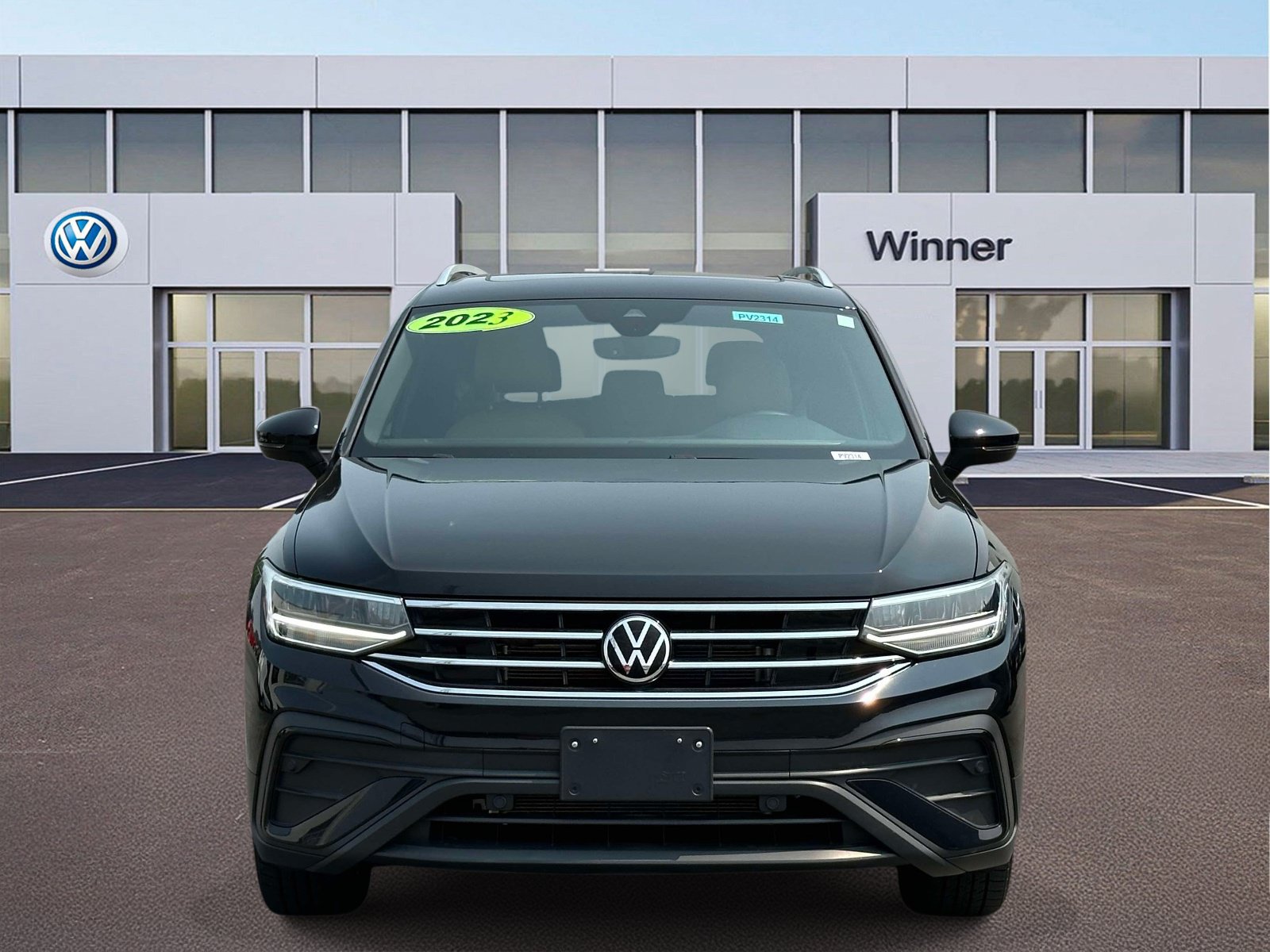 Used 2023 Volkswagen Tiguan SE w/ Panoramic Sunroof Package AWD/4WD image 8