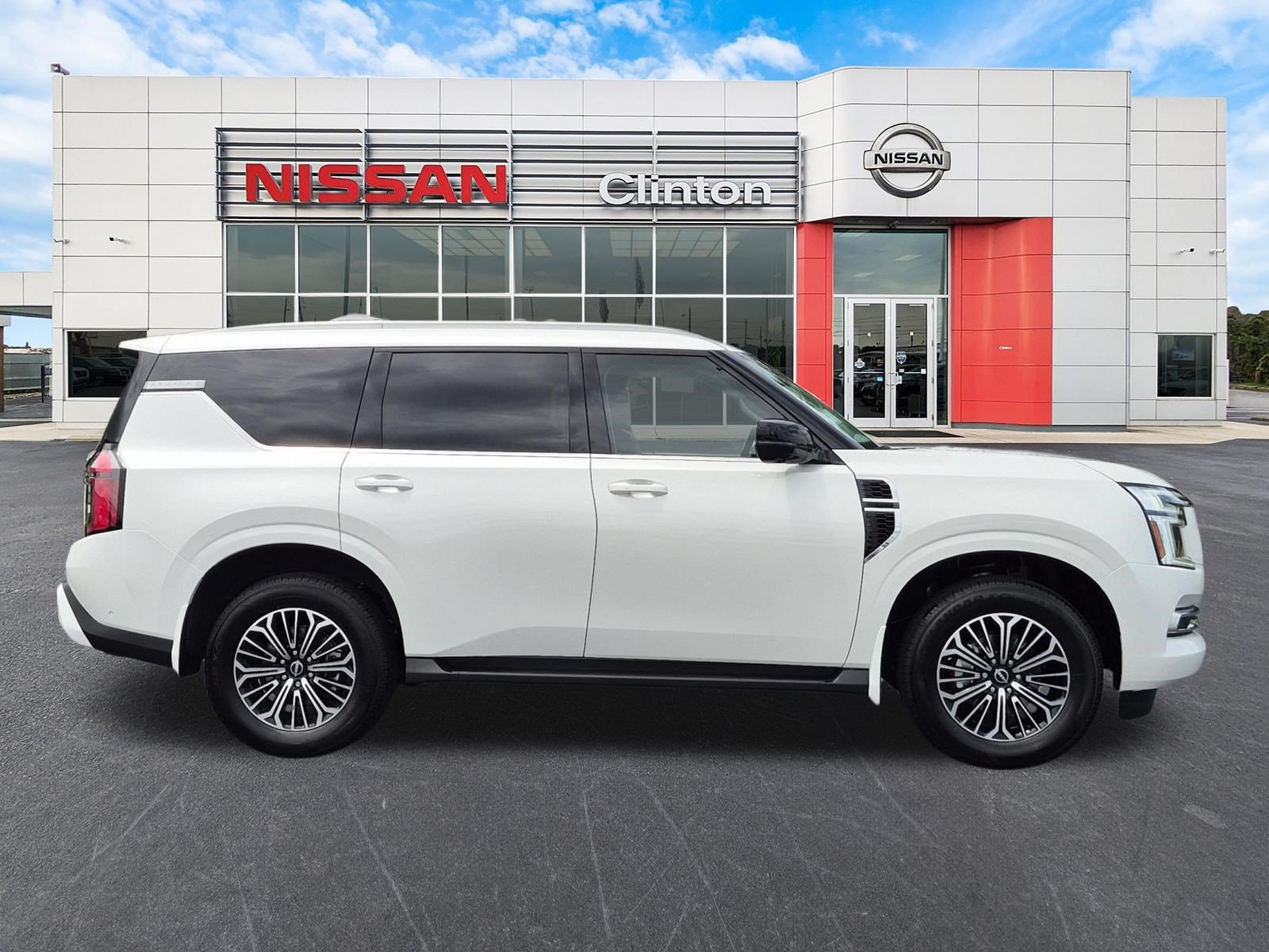 New 2026 Nissan Armada Platinum w/ Accent Package AWD/4WD image 2