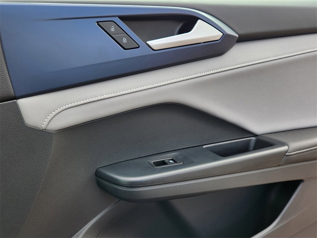 New 2024 Volkswagen Taos SE image 26