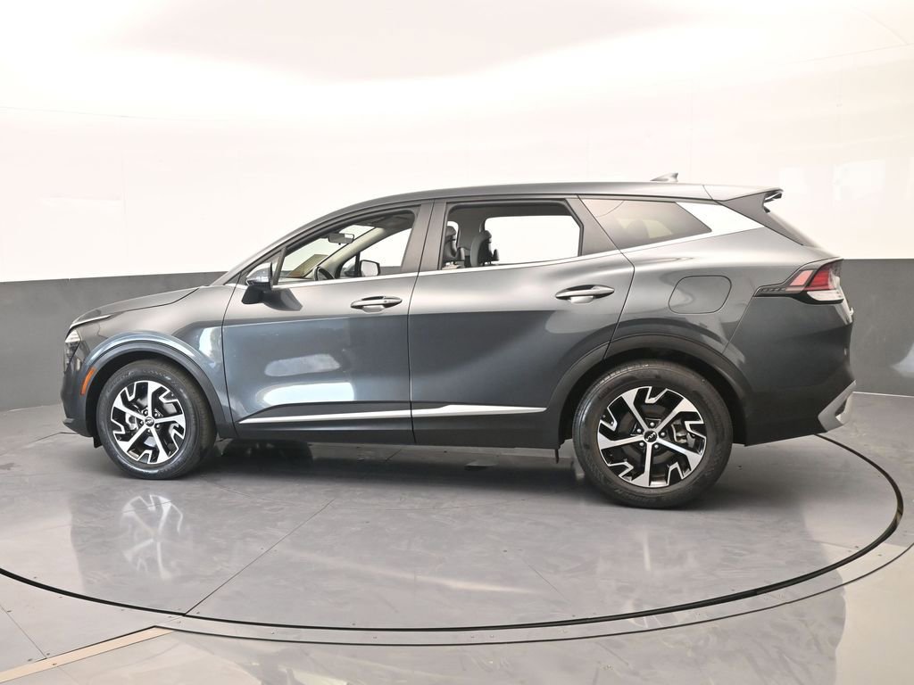 Used 2024 Kia Sportage EX image 3