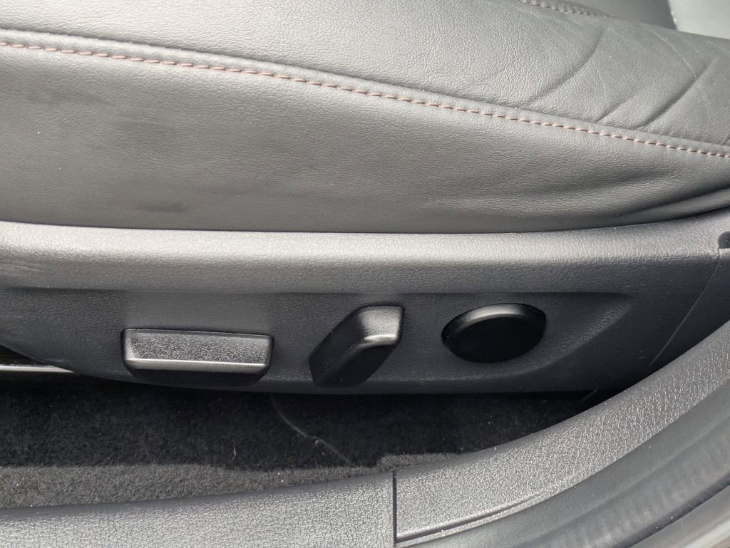 Used 2022 MAZDA MAZDA3 s FWD image 19