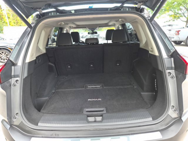 Used 2022 Nissan Rogue Platinum w/ Head-Up Display Package AWD/4WD image 9