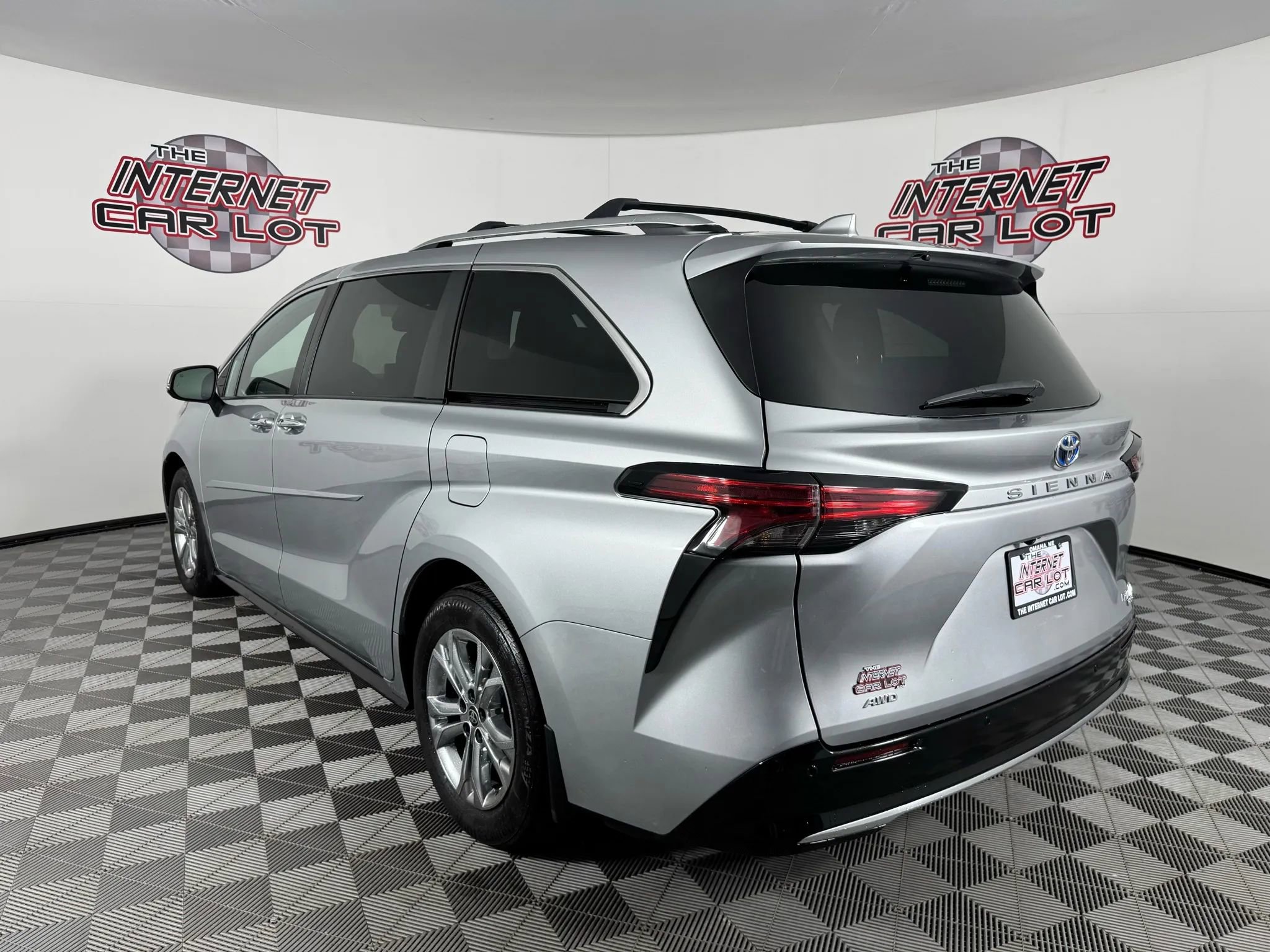 Used 2024 Toyota Sienna Platinum image 5
