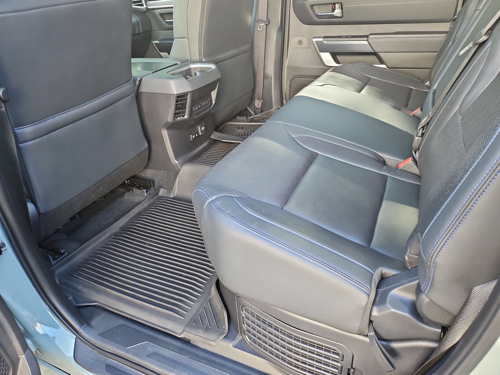 Used 2025 Toyota Tundra Platinum AWD/4WD image 33