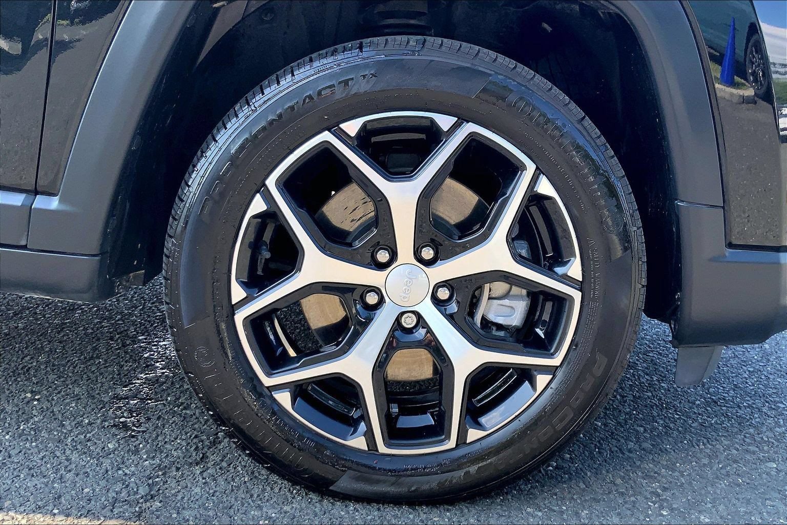 Certified 2024 Jeep Compass Limited w/ Sun and Sound Group AWD/4WD image 10