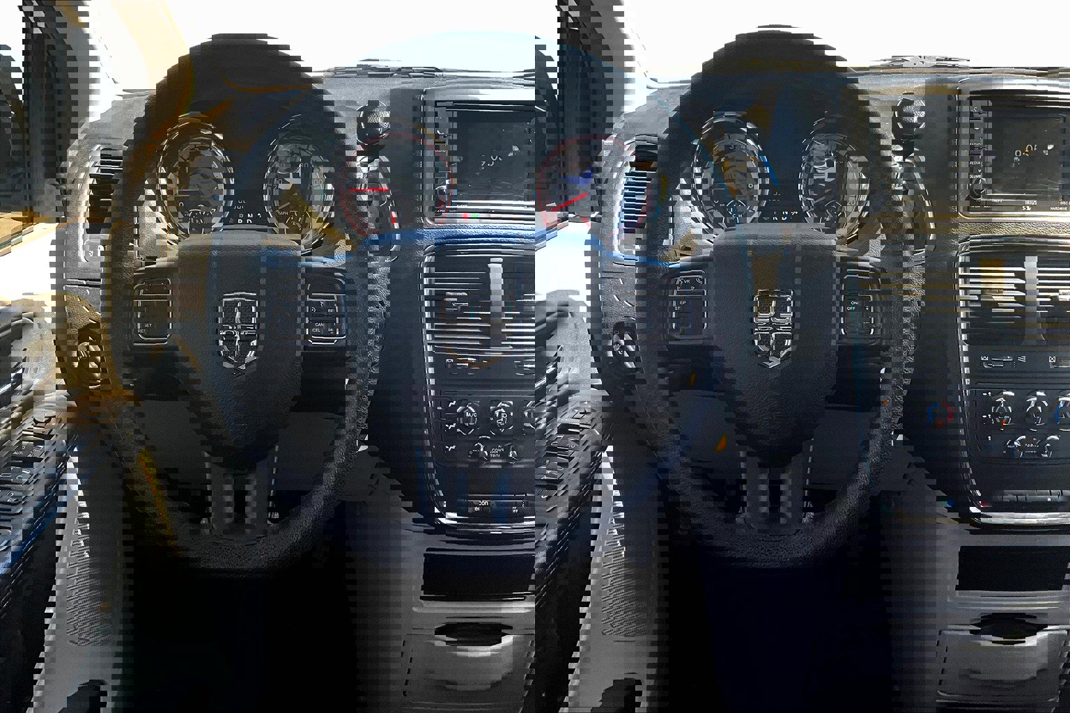 Used 2019 Dodge Grand Caravan SE w/ UConnect Hands-Free Group image 5