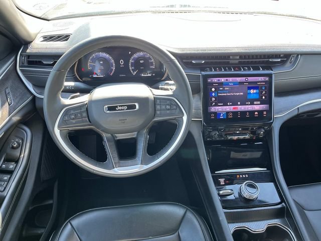 Used 2025 Jeep Grand Cherokee Limited AWD/4WD image 12
